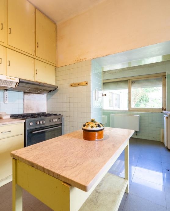 Cozinha com bancada em pedra